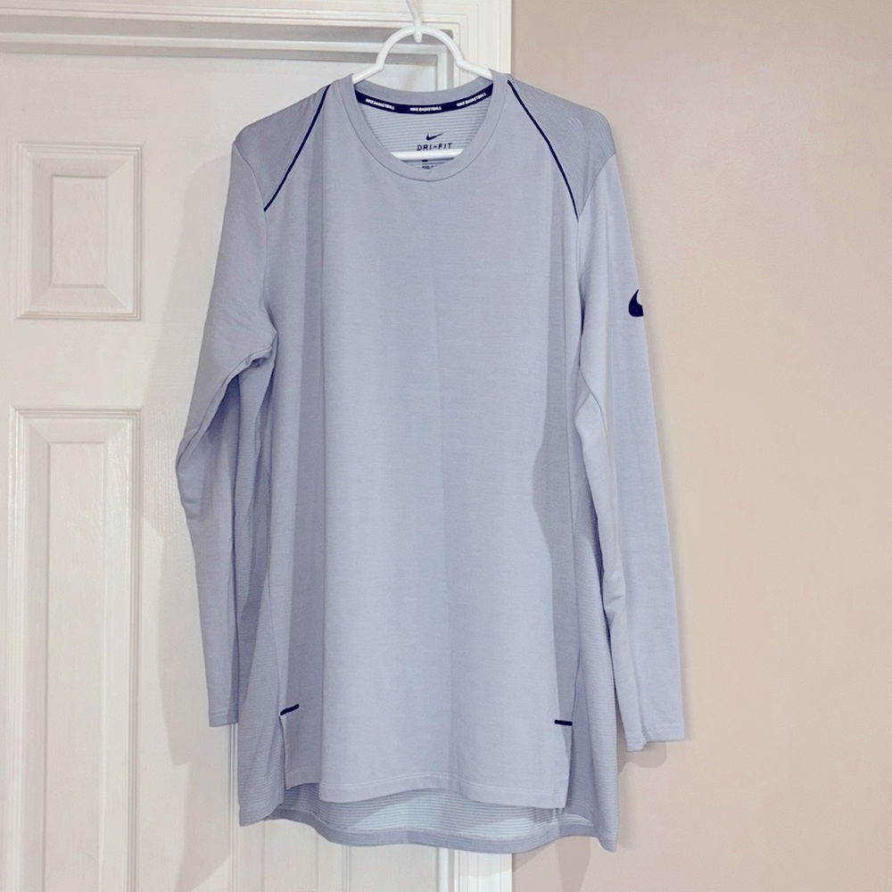 Nike men’s basketball shirt